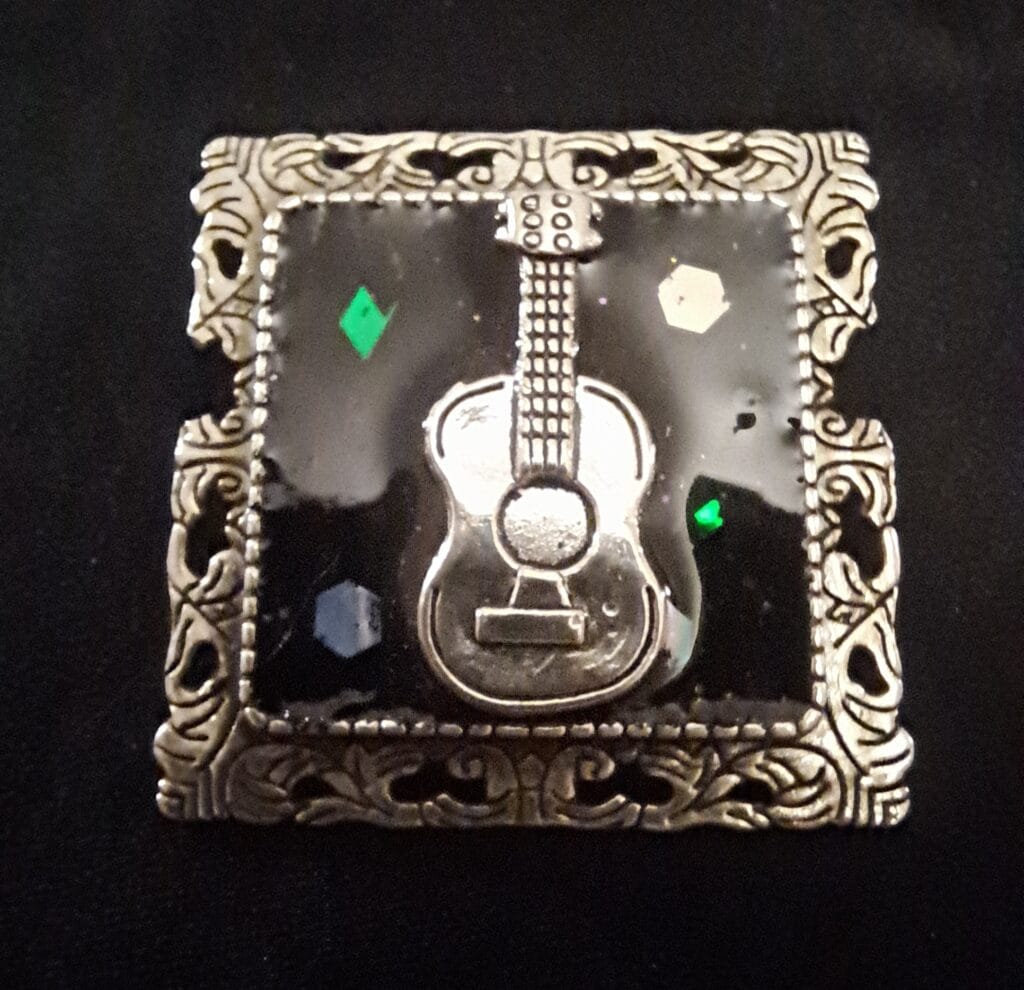 brooch guitar